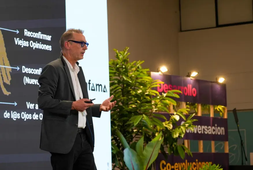 Otto Scharmer: <span style="color:#db0061;">liderar desde el futuro</span>