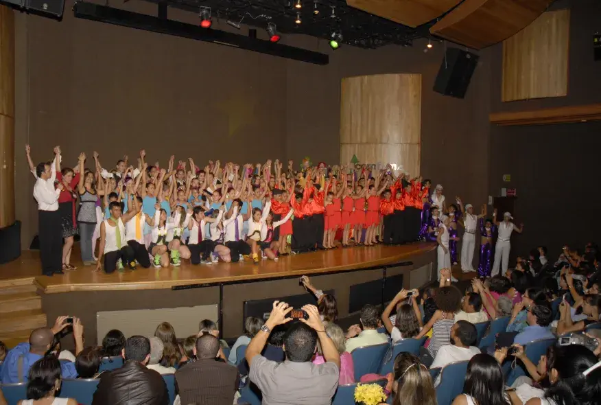 Comfama-historia-decada-2000