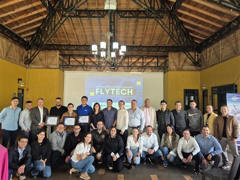 Así se fortalecen para entrar al sector aeroespacial