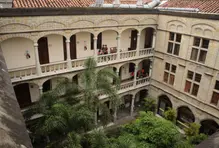 Sede Comfama Claustro foto 3