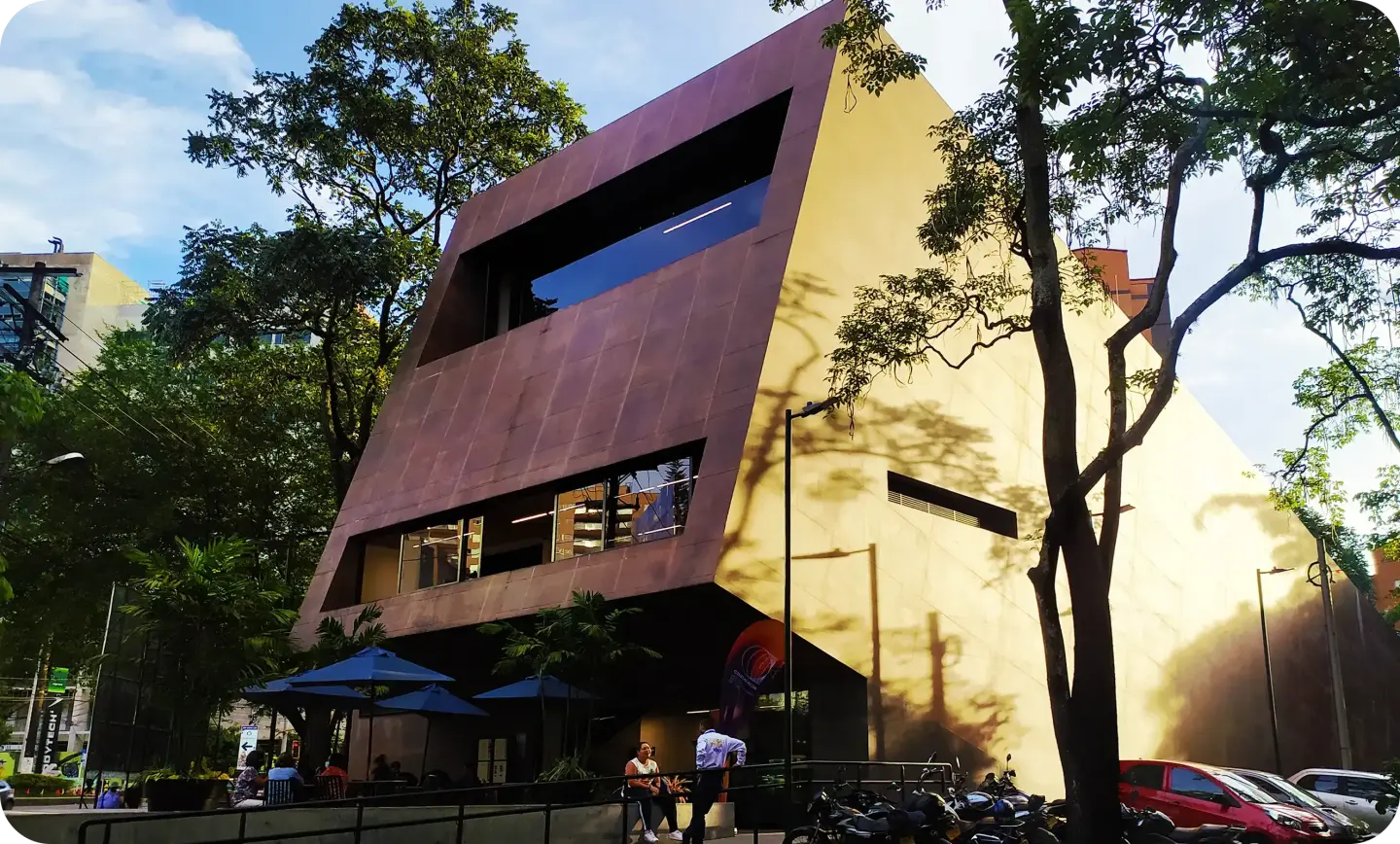 Biblioteca y Edificio Cultural Otraparte