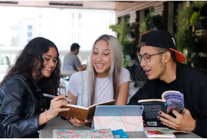 Fondo de Becas Fraternidad Medellín