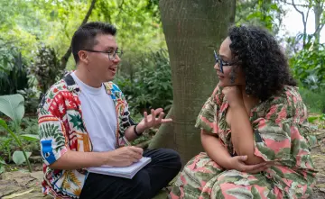 Profesores conversando