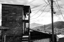 2 ventanas-cronica-del-barrio-sara-zuluaga