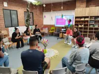 Personas en salón de clases