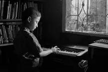 pianista-cronica-del-barrio-sara-zuluaga