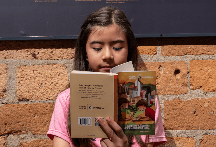 Fotografía Cuentos con alas de papel Lanzamiento Palabras Rodantes